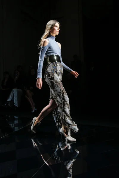 Look 18